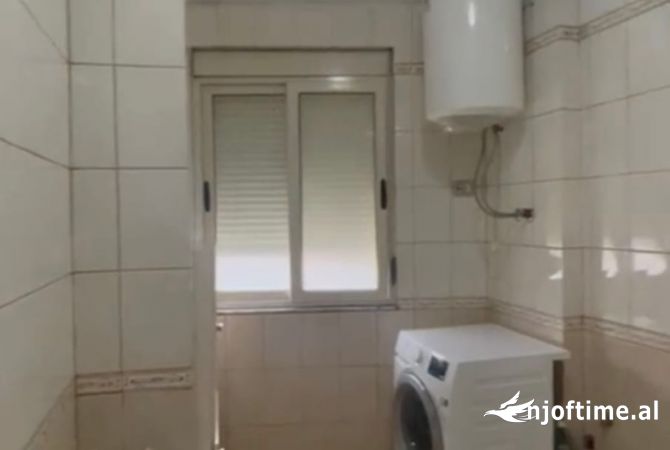 Shtepi me qera Apartament ne Tirane, 1+1, Mobilimi Pjeserisht e mobiluar, Pagesa 650  Euro.