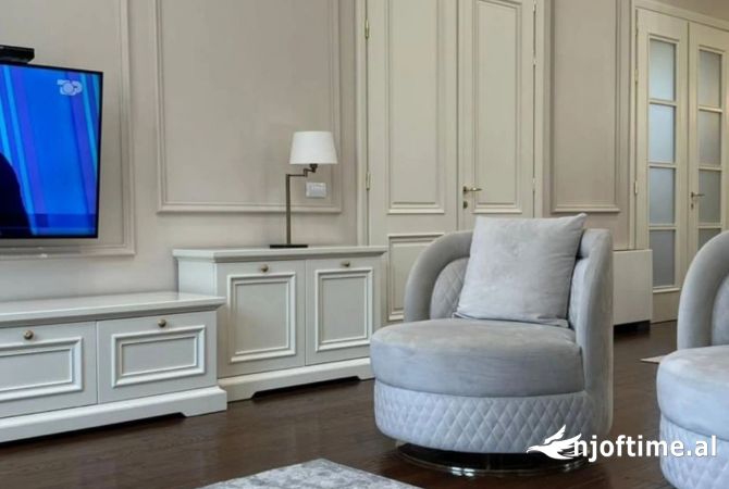 Shtepi ne shitje Vila Luksoze ne Tirane, 4+1, Mobilimi E mobiluar, Pagesa 2,000,000  Euro.