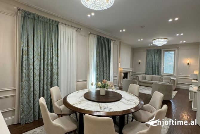Shtepi ne shitje Vila Luksoze ne Tirane, 4+1, Mobilimi E mobiluar, Pagesa 2,000,000  Euro.