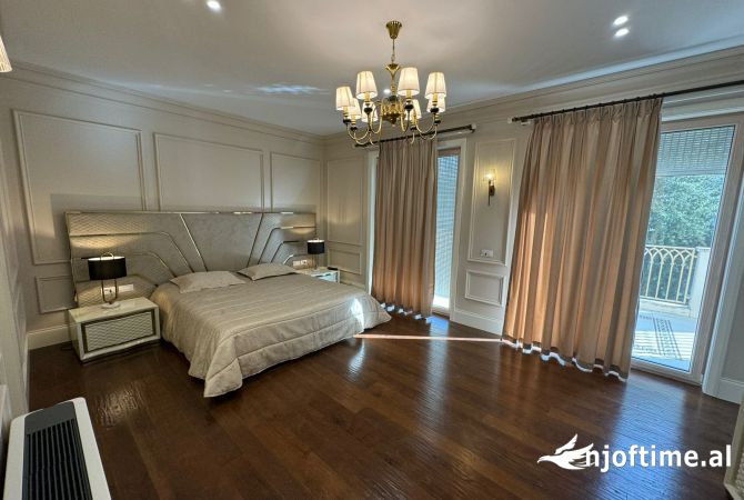 Shtepi ne shitje Vila Luksoze ne Tirane, 4+1, Mobilimi E mobiluar, Pagesa 2,000,000  Euro.