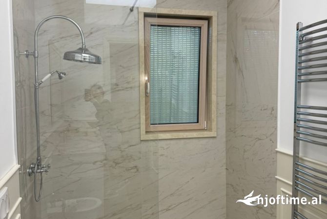 Shtepi ne shitje Vila Luksoze ne Tirane, 4+1, Mobilimi E mobiluar, Pagesa 2,000,000  Euro.