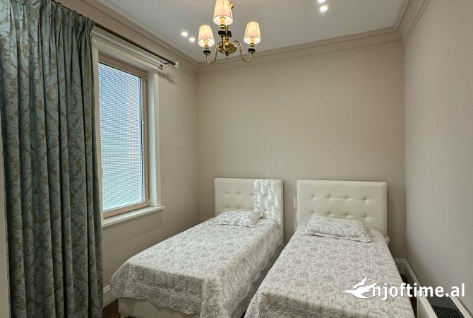 Shtepi ne shitje Vila Luksoze ne Tirane, 4+1, Mobilimi E mobiluar, Pagesa 2,000,000  Euro.