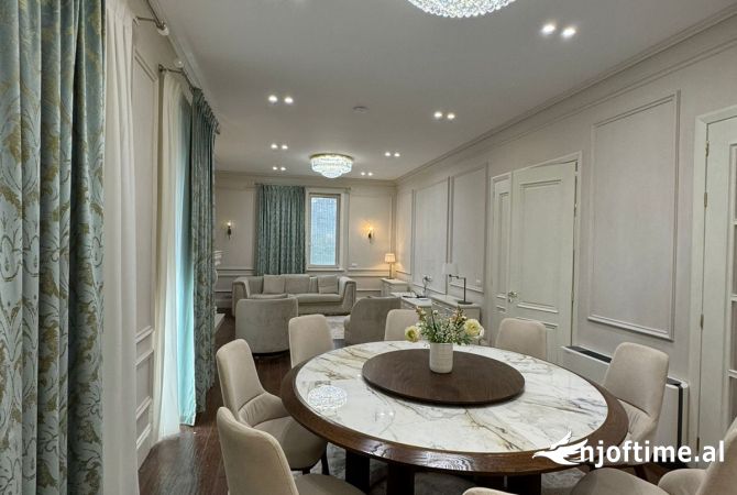 Shtepi ne shitje Vila Luksoze ne Tirane, 4+1, Mobilimi E mobiluar, Pagesa 2,000,000  Euro.