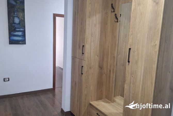Shtepi ne shitje Apartament ne Tirane, 2+1, Mobilimi E mobiluar, Pagesa 175,000  Euro.