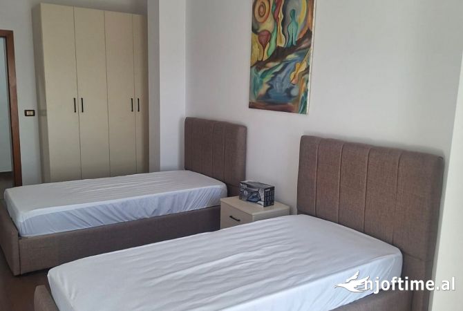 Shtepi ne shitje Apartament ne Tirane, 2+1, Mobilimi E mobiluar, Pagesa 175,000  Euro.