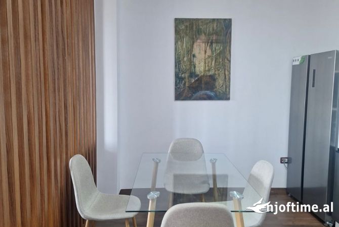 Shtepi ne shitje Apartament ne Tirane, 2+1, Mobilimi E mobiluar, Pagesa 175,000  Euro.
