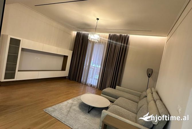 Shtepi me qera 2+1 ne Tirane - 1,200 Euro