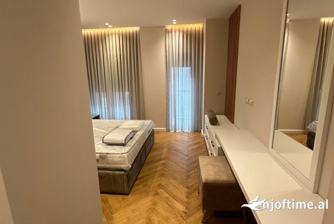 Shtepi me qera Apartament ne Tirane, 3+1, Mobilimi E mobiluar, Pagesa 2,500  Euro.