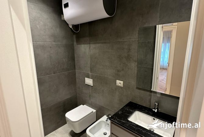 Shtepi me qera Apartament ne Tirane, 3+1, Mobilimi E mobiluar, Pagesa 2,500  Euro.