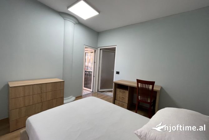 Shtepi me qera Apartament ne Tirane, 2+1, Mobilimi E mobiluar, Pagesa 800  Euro.