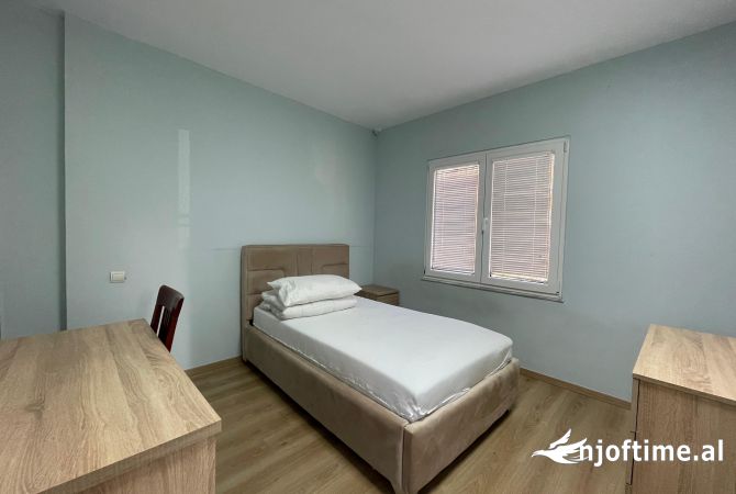 Shtepi me qera Apartament ne Tirane, 2+1, Mobilimi E mobiluar, Pagesa 800  Euro.