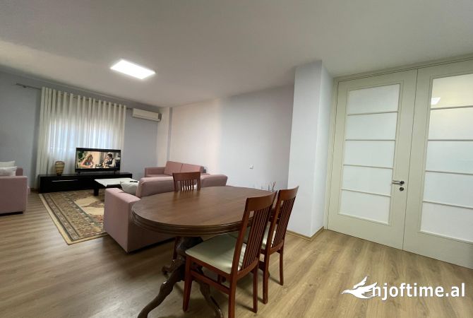 Shtepi me qera Apartament ne Tirane, 2+1, Mobilimi E mobiluar, Pagesa 800  Euro.