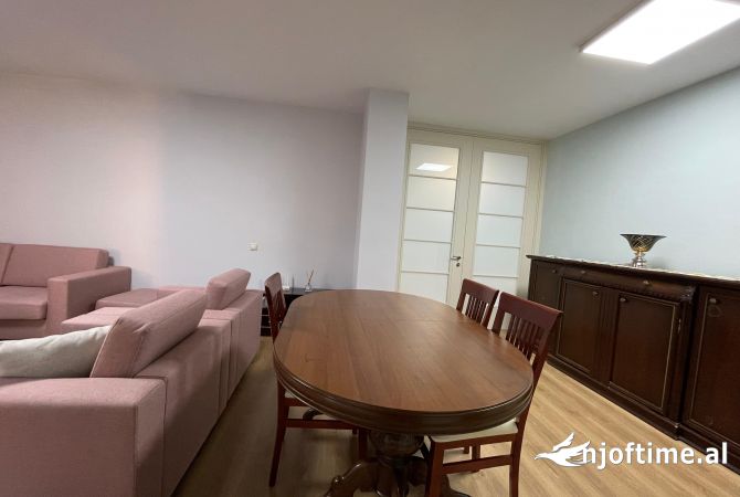 Shtepi me qera Apartament ne Tirane, 2+1, Mobilimi E mobiluar, Pagesa 800  Euro.