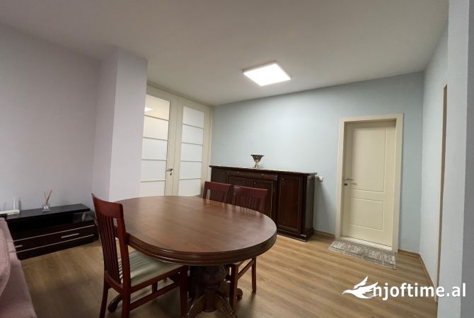 Shtepi me qera Apartament ne Tirane, 2+1, Mobilimi E mobiluar, Pagesa 800  Euro.