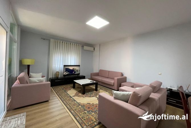 Shtepi me qera Apartament ne Tirane, 2+1, Mobilimi E mobiluar, Pagesa 800  Euro.