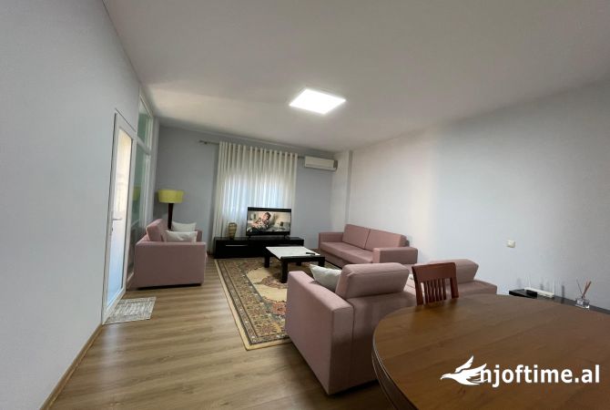 Shtepi me qera 2+1 ne Tirane - 800 Euro