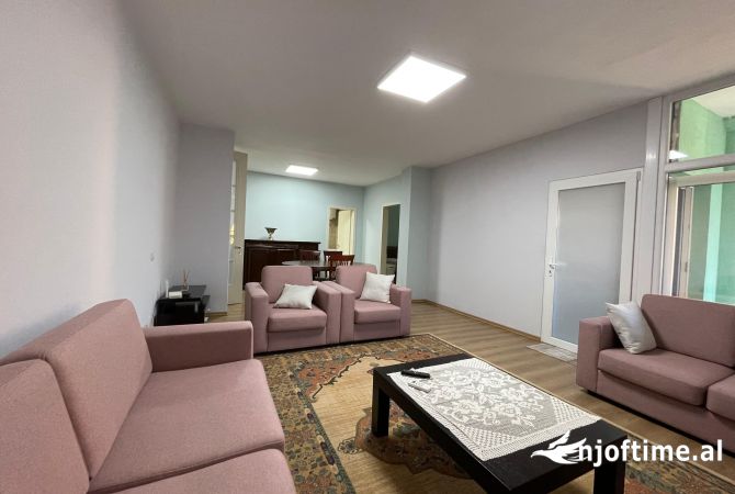 Shtepi me qera Apartament ne Tirane, 2+1, Mobilimi E mobiluar, Pagesa 800  Euro.