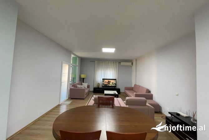 Shtepi me qera 2+1 ne Tirane - 800 Euro
