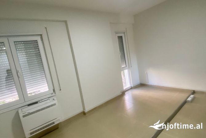 Ambient biznesi me qera 3+1 ne Tirane - 1,000 Euro