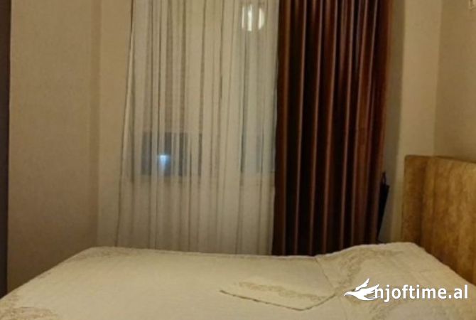 Shtepi me qera Apartament ne Tirane, 3+1, Mobilimi E mobiluar, Pagesa 900  Euro.