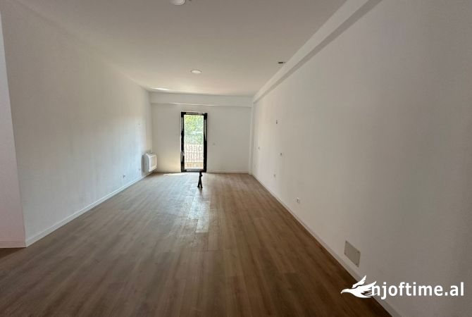 Ambient biznesi me qera 3+1 ne Tirane - 4,000 Euro
