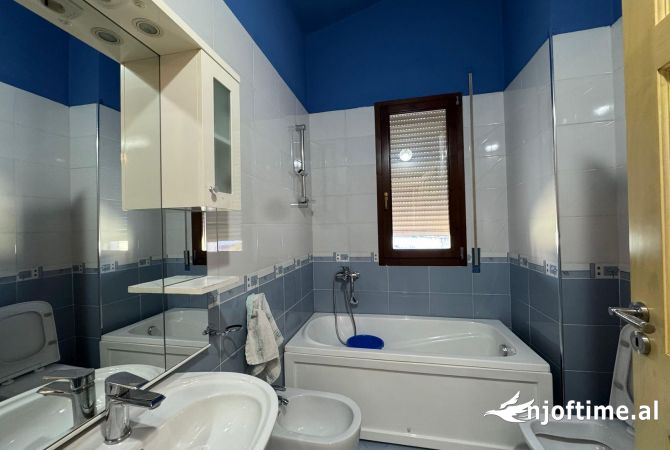 Shtepi me qera Apartament ne Tirane, 2+1, Mobilimi E mobiluar, Pagesa 800  Euro.