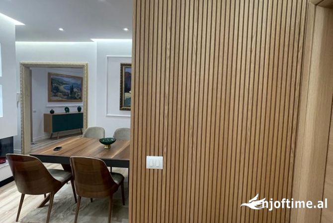 Shtepi me qera Apartament ne Tirane, 3+1, Mobilimi E mobiluar, Pagesa 2,500  Euro.