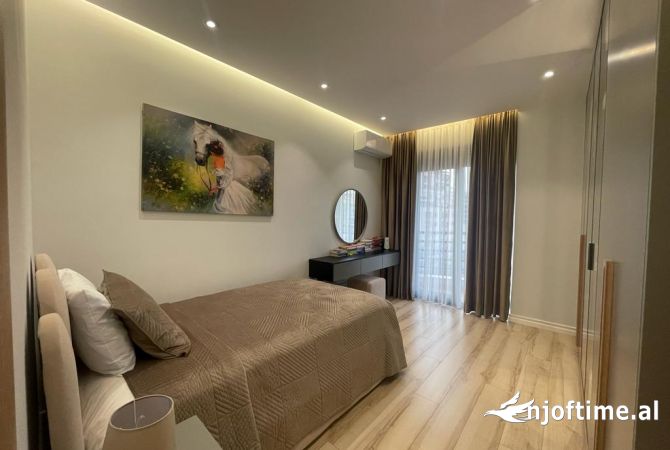Shtepi me qera Apartament ne Tirane, 3+1, Mobilimi E mobiluar, Pagesa 2,500  Euro.