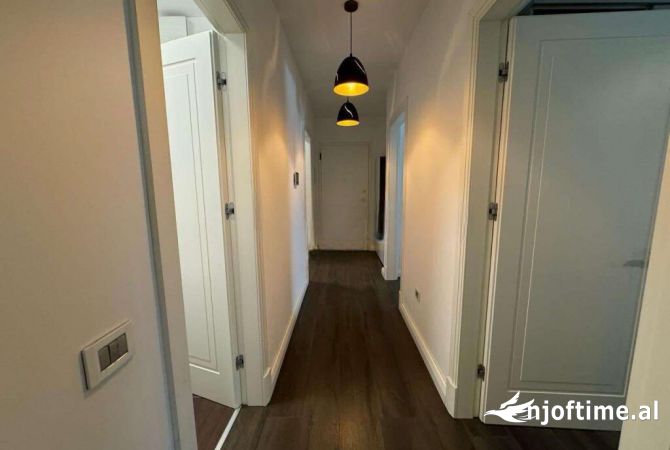 Shtepi ne shitje Apartament ne Tirane, 2+1, Mobilimi E mobiluar, Pagesa 430,000  Euro.