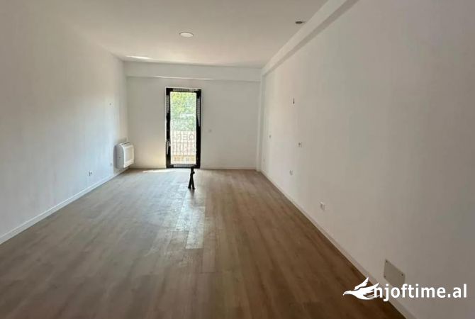 Ambient biznesi me qera 3+1 ne Tirane - 4,000 Euro