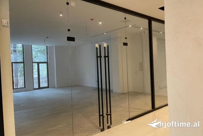 Ambient biznesi me qera 3+1 ne Tirane - 2,500 Euro