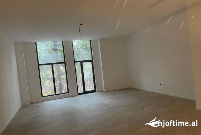Ambient biznesi me qera 3+1 ne Tirane - 2,500 Euro