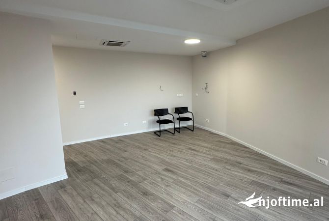 Ambient biznesi me qera 3+1 ne Tirane - 1,200 Euro