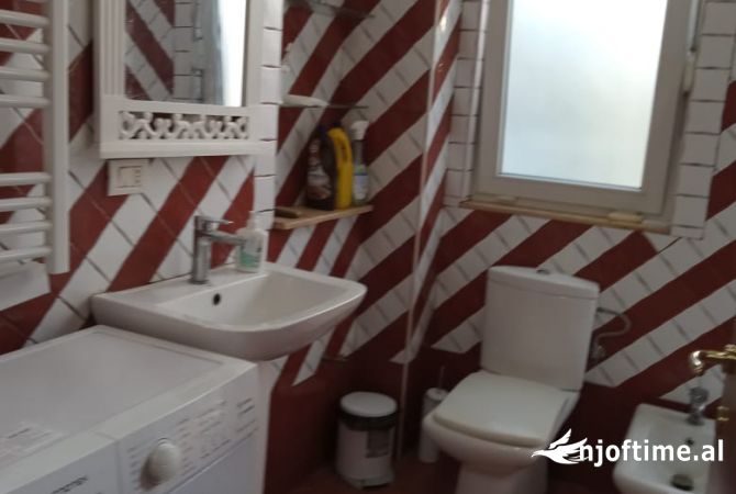 Shtepi me qera Shtepi Private ne Tirane, 2+1, Mobilimi E mobiluar, Pagesa 600  Euro.