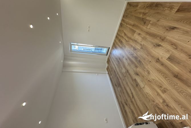 Shtepi me qera Apartament ne Tirane, 4+1, Mobilimi Pjeserisht e mobiluar, Pagesa 3,500  Euro.