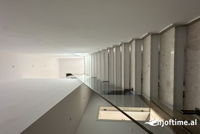 Shtepi me qera Apartament ne Tirane, 4+1, Mobilimi Pjeserisht e mobiluar, Pagesa 3,500  Euro.