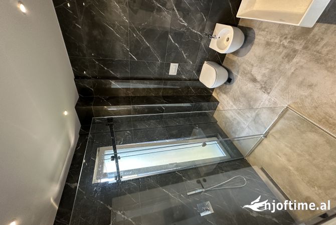 Shtepi me qera Apartament ne Tirane, 4+1, Mobilimi Pjeserisht e mobiluar, Pagesa 3,500  Euro.