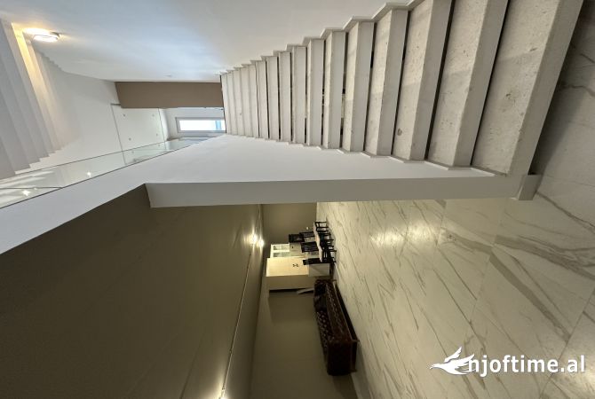 Shtepi me qera Apartament ne Tirane, 4+1, Mobilimi Pjeserisht e mobiluar, Pagesa 3,500  Euro.