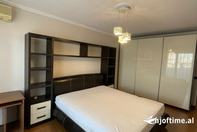 Shtepi me qera Apartament ne Tirane, 3+1, Mobilimi E mobiluar, Pagesa 1,000  Euro.