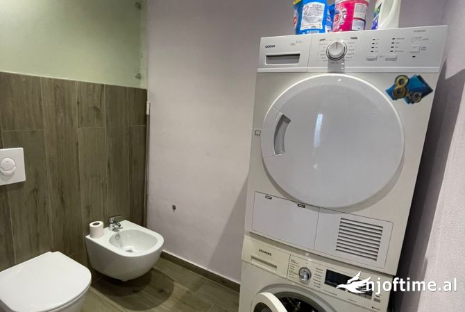 Shtepi me qera Apartament ne Tirane, 3+1, Mobilimi E mobiluar, Pagesa 1,000  Euro.