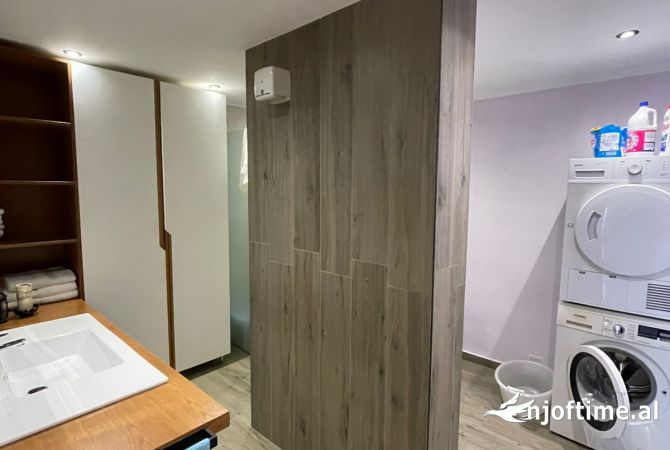 Shtepi me qera Apartament ne Tirane, 3+1, Mobilimi E mobiluar, Pagesa 1,000  Euro.