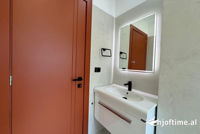 Shtepi ne shitje Apartament ne Tirane, 1+1, Mobilimi E mobiluar, Pagesa 155,000  Euro.