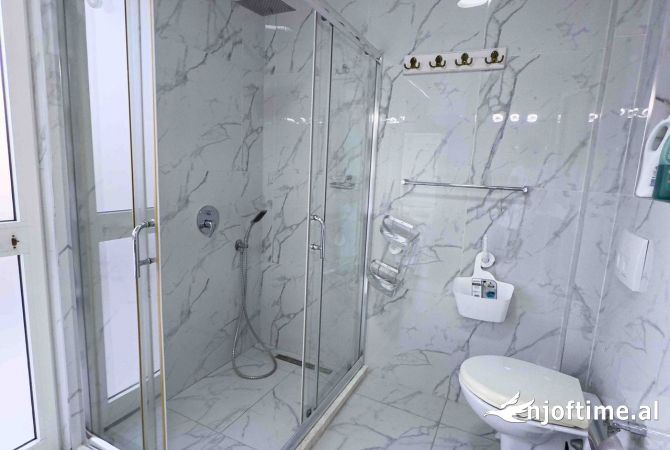 Shtepi me qera Vila Luksoze ne Tirane, 2+1, Mobilimi E mobiluar, Pagesa 1,100  Euro.