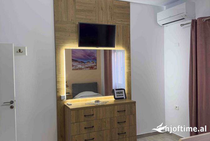 Shtepi me qera Vila Luksoze ne Tirane, 2+1, Mobilimi E mobiluar, Pagesa 1,100  Euro.