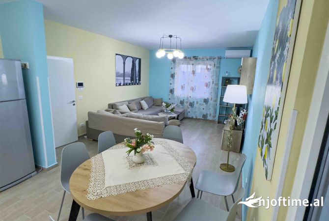 Shtepi me qera Vila Luksoze ne Tirane, 2+1, Mobilimi E mobiluar, Pagesa 1,100  Euro.