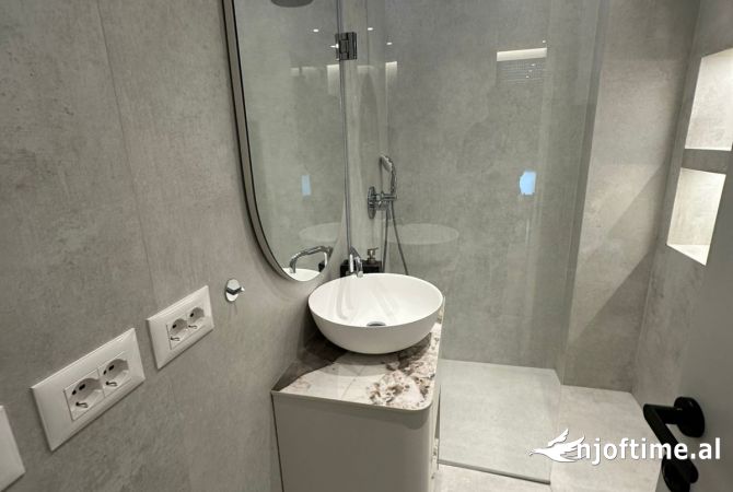 Shtepi me qera Apartament ne Tirane, 3+1, Mobilimi E mobiluar, Pagesa 2,300  Euro.