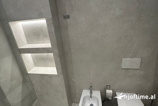 Shtepi me qera Apartament ne Tirane, 3+1, Mobilimi E mobiluar, Pagesa 2,300  Euro.