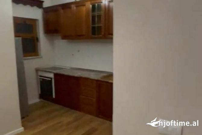 Shtepi me qera 2+1 ne Tirane - 800 Euro