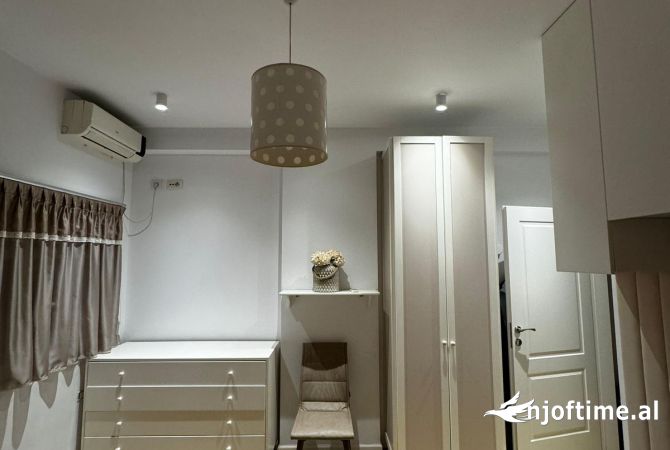 Shtepi me qera Apartament ne Tirane, 2+1, Mobilimi E mobiluar, Pagesa 750  Euro.