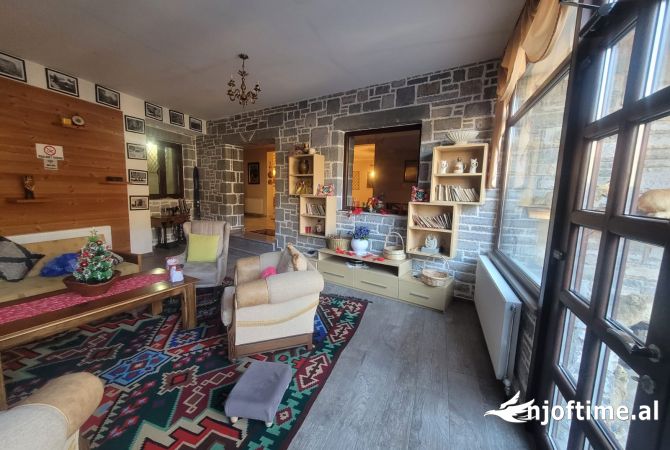 Ambient biznesi me qera 5+1 ne Korce - 1,400,000 Euro